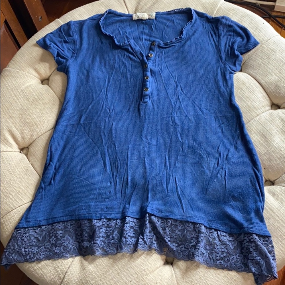 Blue ribbed short sleeve shirt